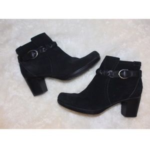 Clarks Bendables 6M Black Suede Ankle Booties